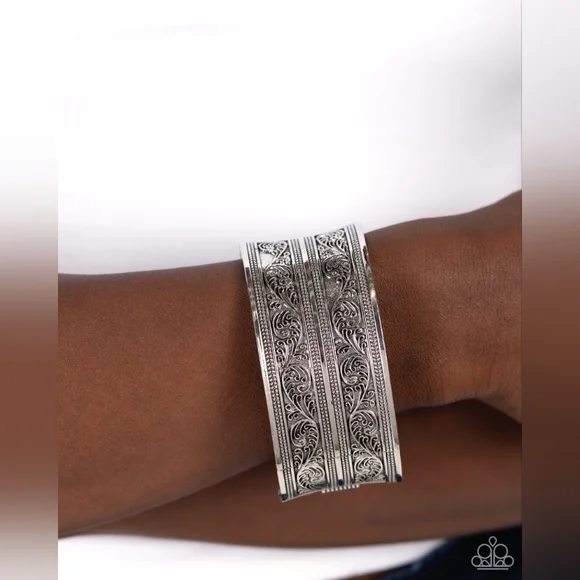 Eclectic European Bracelet - Picture 1 of 2